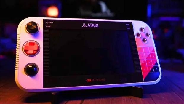 Atari apresentou um novo console portátil chamado de Gamestation Go 1 Atari apresentou um novo console portátil chamado de Gamestation Go